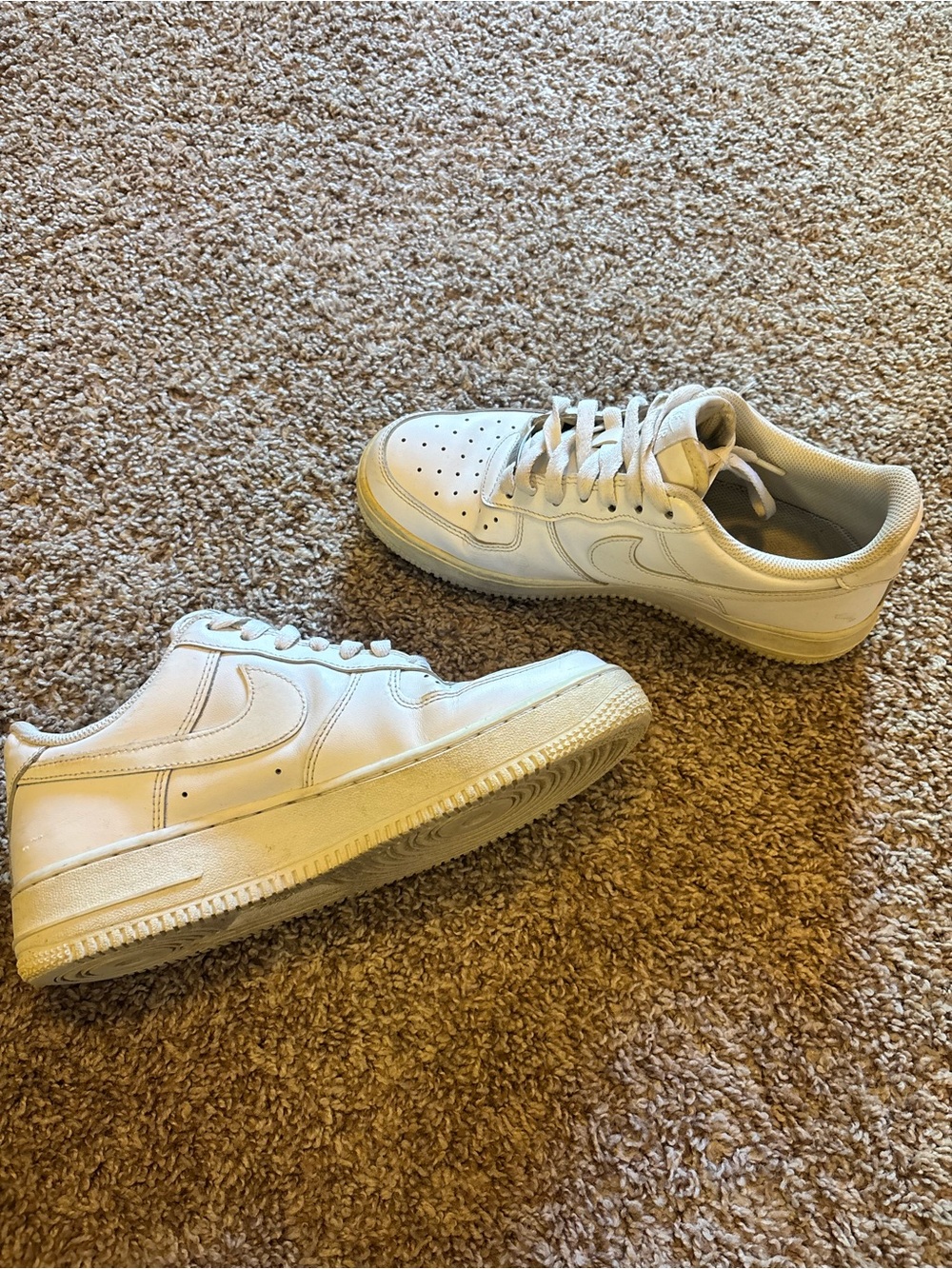 Nike White and Cream Low-Top Sneakers